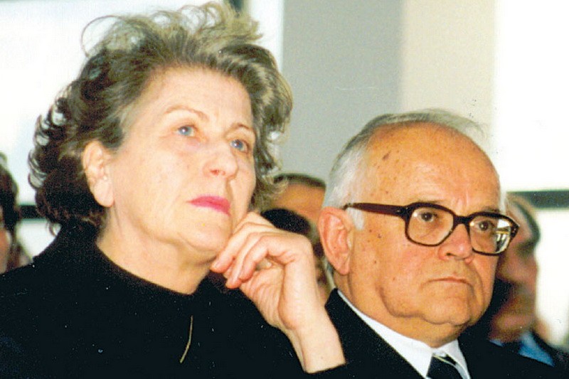 U Predsjedništvu RBiH su izvorna bila i dva člana SDS-a, Biljana Plavšić i Nikola Koljević, koji će stati na stranu velikosrpskog projekta i napustiti Predsjedništvo RBiH.